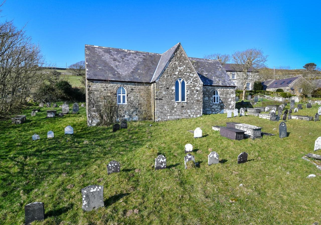 St Aelrhiws Church Exterior foto